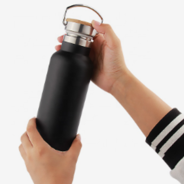 Garrafa térmica em inox com tampa de bambu - 500 ml